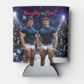 滑りやすいジョー飾の雪に覆われたクリスマスツリー 缶クーラー (正面)