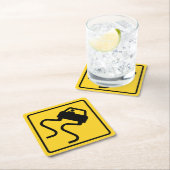 滑りやすい道路が濡れている スクエアペーパーコースター (インサイチュ)