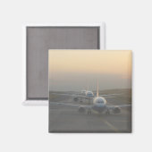 滑走路上の航空機 マグネット (正面/裏面)