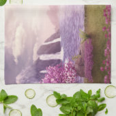 滝とさくらんぼの木のまわりに々湖 キッチンタオル (折り畳み)