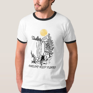 滝と山のハイキング Men's ベーシックTシャツ Tシャツ