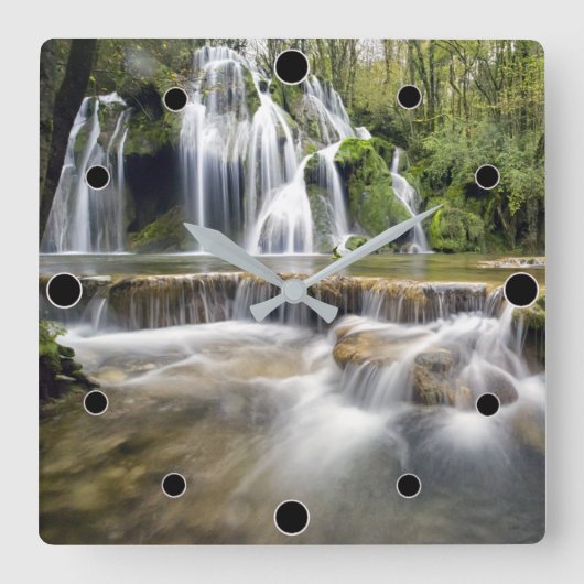 滝のあるウッドランド川 スクエア壁時計 (正面)