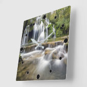 滝のあるウッドランド川 スクエア壁時計 (傾斜)