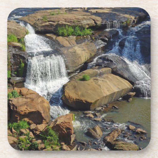 滝のある風光明媚なストリーム コースター (正面)