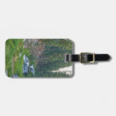 滝のように流れる川で金をもうける ラゲッジタグ (正面横)