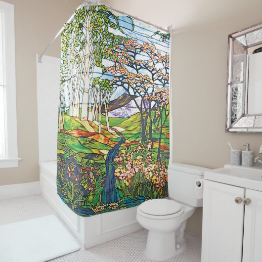 滝のアイリス樺の木のTiffanyのステンドグラス窓 シャワーカーテン (インサイチュ)