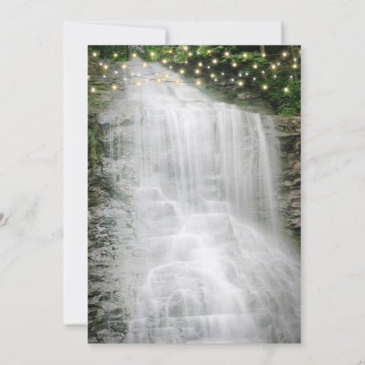 滝のストリングライト 素朴な森のウェディング セーブザデート (裏面)