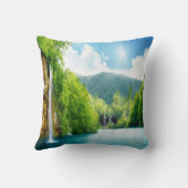 滝の景色の投球のクッション クッション (裏面)