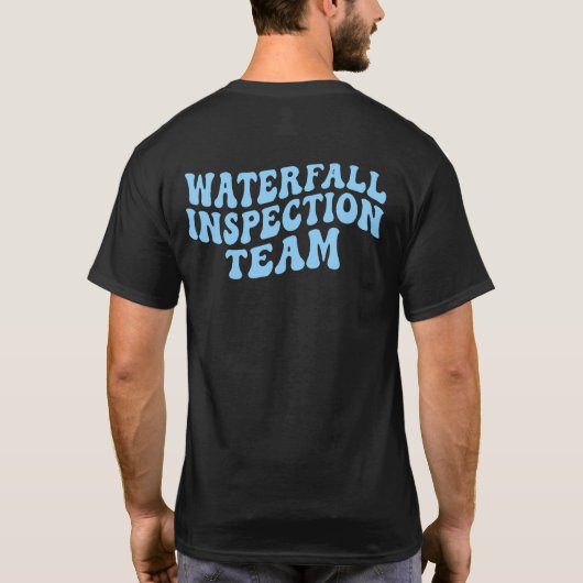 滝の調査チーム - ゲーマー・ミーム Tシャツ (裏面)