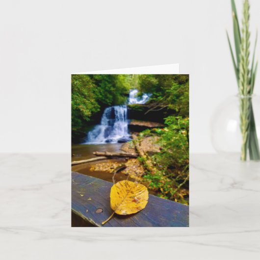 滝をモチーフにした折り畳みグリーティングカード カード (正面)