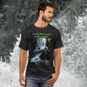 滝を追うノースカロライナの山 Tシャツ