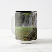 滝オアシスマグ – 緑の森とロッキーストラ ツートーンマグカップ (正面左)