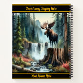 滝威厳のあるの横に誇らしげに立ち止まる ノートブック (裏面)