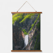 滝威厳のあるボカイン春グローリー 吊り下げ型タペストリー (正面)