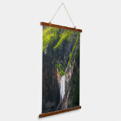 滝威厳のあるボカイン春グローリー 吊り下げ型タペストリー (傾斜あり)