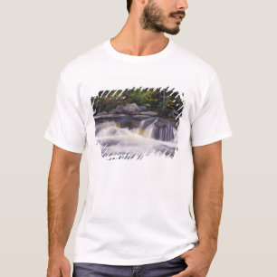 滝、カンカマガス街道、ホワイト Tシャツ