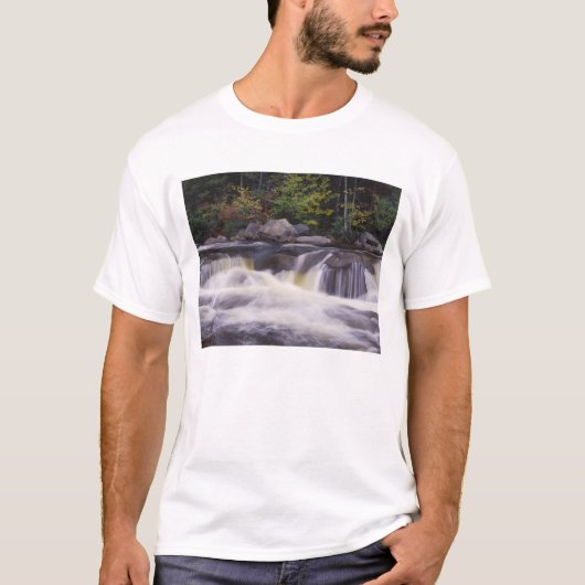 滝、カンカマガス・ハイウェイ、白 Tシャツ (正面)