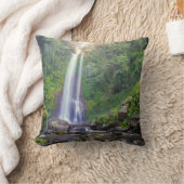 滝 |バリ，インドネシア クッション (ブランケット)