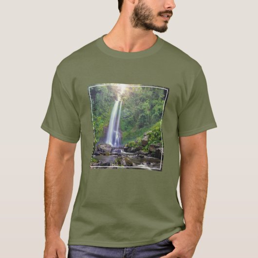 滝 |バリ,インドネシア Tシャツ (正面)