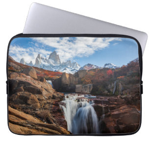 滝 Fitz Roy Mountain,アルゼンチン ラップトップスリーブ