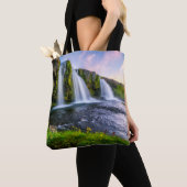 滝 | Kirkjufellsfoss,アイスランド トートバッグ (クローズアップ)