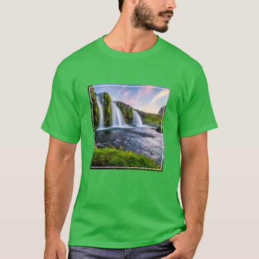 滝 | Kirkjufellsfoss,アイスランド Tシャツ (正面)