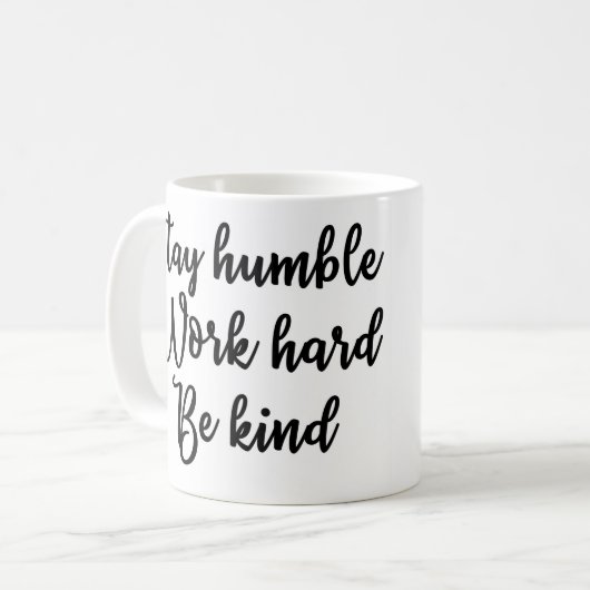 滞在の控え目な仕事の懸命は親切なマグです コーヒーマグカップ (正面左)