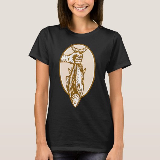漁師が魚を捕まえる Tシャツ (正面)