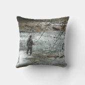 漁師の川のニジマスマスのはえの魚釣りの急流 クッション (裏面)