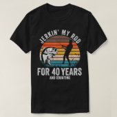 漁師の男性のための40歳の誕生日のギフトおもしろい魚釣り Tシャツ (デザイン正面)