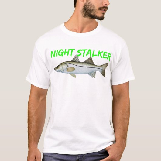 漁師の軽蔑のしぐさの魚釣り夜ストーカーのTシャツ。 Tシャツ (正面)