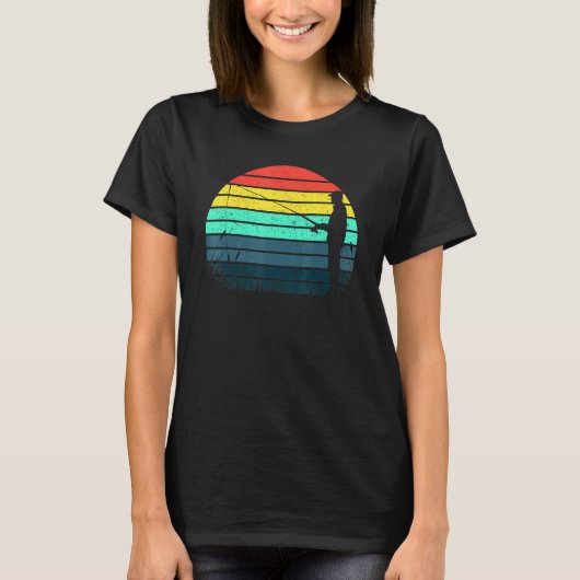 漁師 – 日没 – レトロ釣り – 魚を釣る Tシャツ (正面)