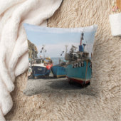 漁船Cadgwithコーンウォールイギリス クッション (ブランケット)