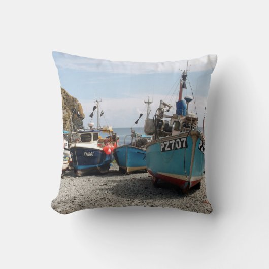 漁船Cadgwithコーンウォールイギリス クッション (正面)