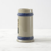 漂流する右手の青いジョッキ ビールジョッキ (中央)