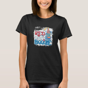 漂白された赤い白とブーツアメリカ国旗4日 Tシャツ