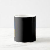 漂白シャツの拳マーク旗 私はウクライナと共に立つ コーヒーマグカップ (中央)