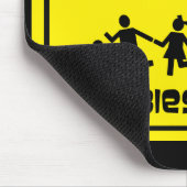 演劇の注意の印の黄色のデザインのゾンビ マウスパッド (コーナー)