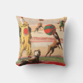 演技する犬とのピエロを示すサーカスポスター クッション (正面)