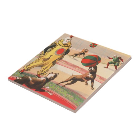 演技する犬とのピエロを示すサーカスポスター タイル (側面)