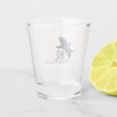 漢字で切り取ったサメの写真 ショットグラス (裏面)