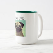 漫画と大切かわいい子犬のパグ顔ポートレート ツートーンマグカップ (正面右)