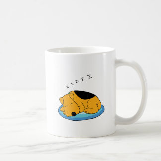 漫画のいびきをかく小犬のマグ コーヒーマグカップ