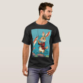 漫画のうさぎが魚を釣る Tシャツ (正面フル)