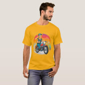 漫画のバイカーがバイクに乗る Tシャツ (正面フル)