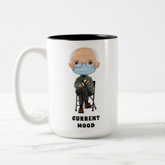 漫画のバーニー・サンダースと彼の暖かい茶色のミトン ツートーンマグカップ (左)