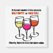 漫画のワイングラス半分の空のワインユーモア マグネット (正面)