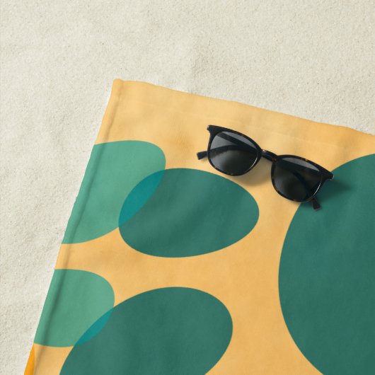 漫画の犬のポープリントカラフル抽象芸術 ビーチタオル (インサイチュ)