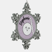 漫画の糸ボール&クロチェットフック+名前 スノーフレークピューターオーナメント (左)