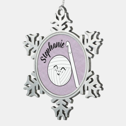 漫画の糸ボール&クロチェットフック+名前 スノーフレークピューターオーナメント (右)